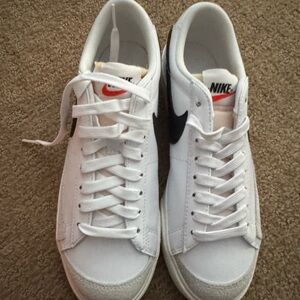 Nike White and Black Sneakers